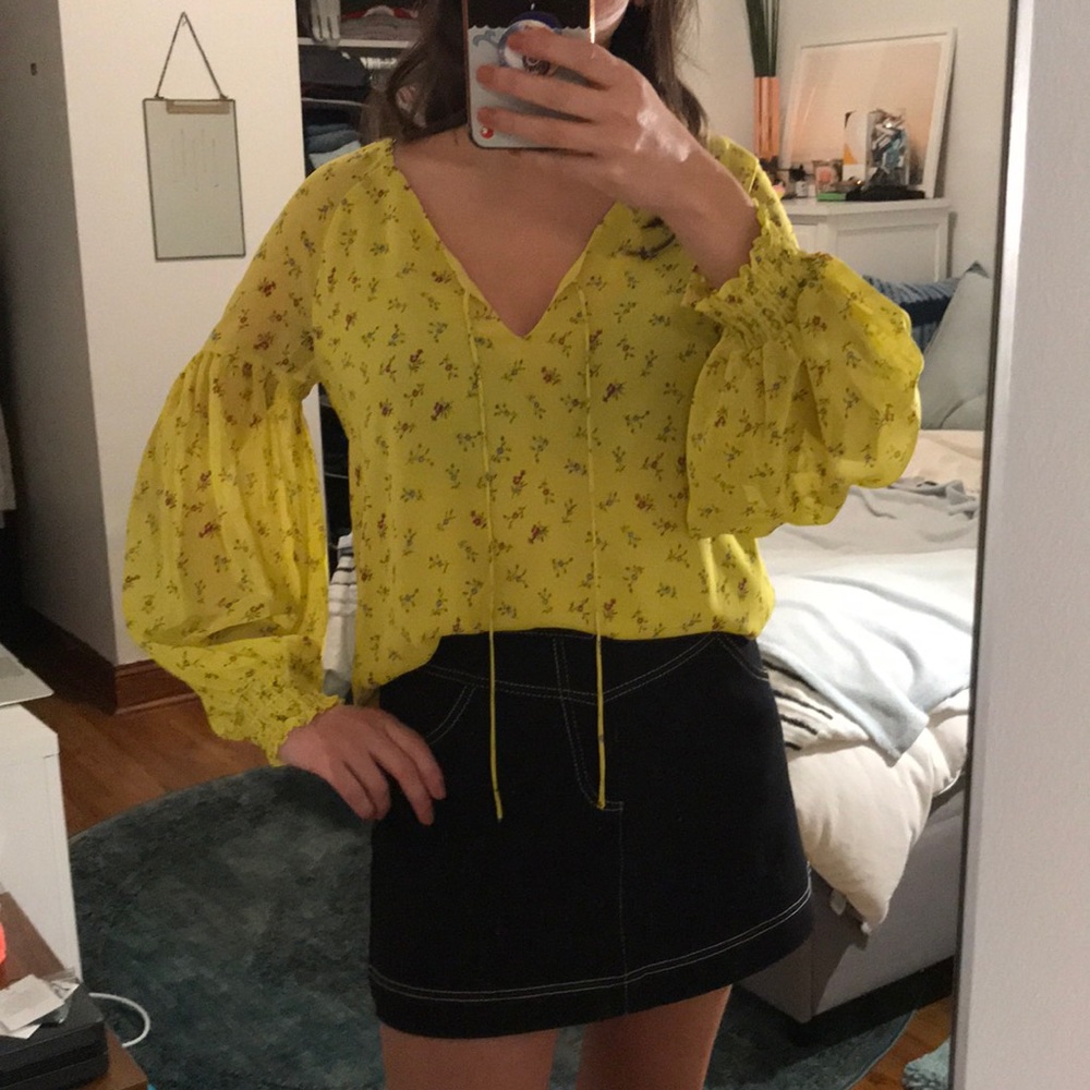 ✨Flower Top ✨ - Picture 2 of 4
